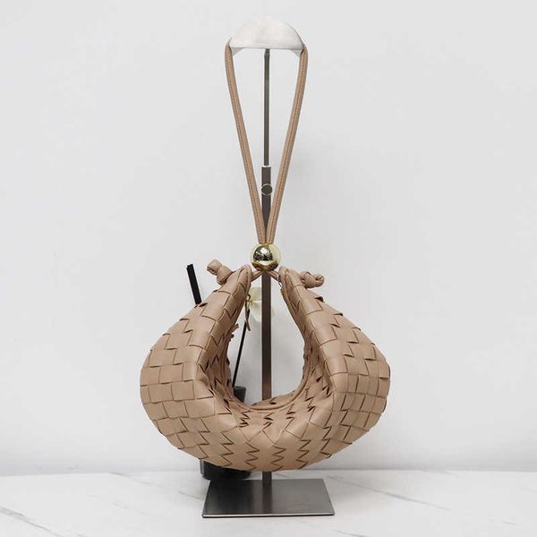 23 new turn golden ball woven dumplings bun fashionable small cloud handheld bag genuine leather one shoulder underarm female 230830
23 new turn golden ball woven dumplings bun fashionable small cloud handheld bag genuine leather one shoulder underarm female 230830