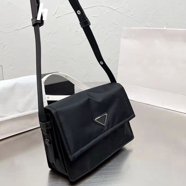 2023 mens lapbriefcase designer bag fashion shoulder bag men briefcases luxury flaps black triangle small & medium 5a quality
2023 mens lapbriefcase designer bag fashion shoulder bag men briefcases luxury flaps black triangle small & medium 5a quality