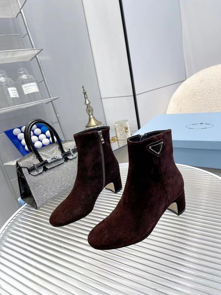 2024 designer boots luxury boot ladies knee high boots matte leather luxury brand boots white khaki size shoes 35-41, Black
2024 designer boots luxury boot ladies knee high boots matte leather luxury brand boots white khaki size shoes 35-41, Black