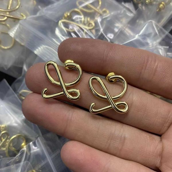 earrings designer loewees matching knot pattern smooth face for women's fashion and advanced sense hollow for women, Golden;silver
earrings designer loewees matching knot pattern smooth face for women's fashion and advanced sense hollow for women, Golden;silver