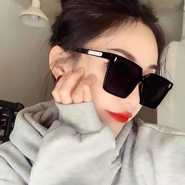 korean fashion retract style sunglasses for women big square anti ultraviolet polarized, White;black
korean fashion retract style sunglasses for women big square anti ultraviolet polarized, White;black