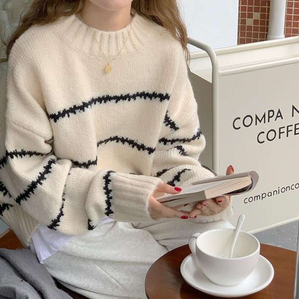 soft sweater for women autumn and winter lazy style korean short design niche, White;black
soft sweater for women autumn and winter lazy style korean short design niche, White;black