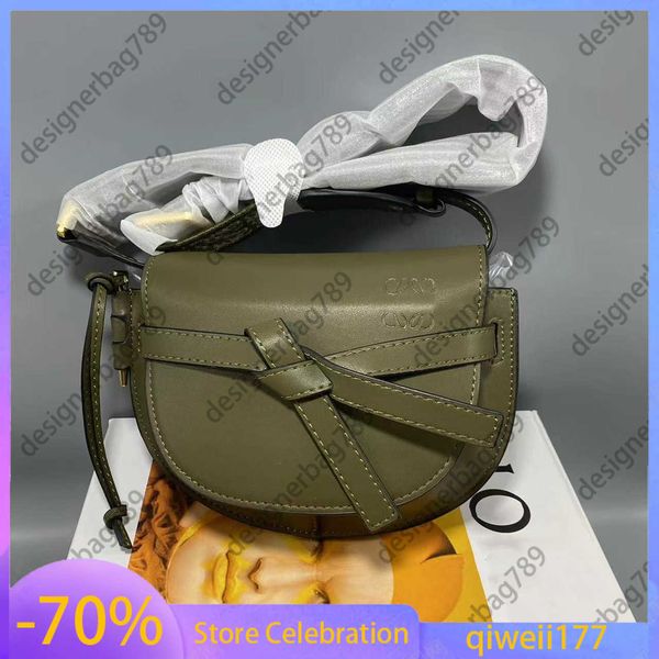 high-end designer saddles lowe brand crossbody handbag women's clamshell leather wallet bow shoulder strap alphabet embroidery messenge
high-end designer saddles lowe brand crossbody handbag women's clamshell leather wallet bow shoulder strap alphabet embroidery messenge