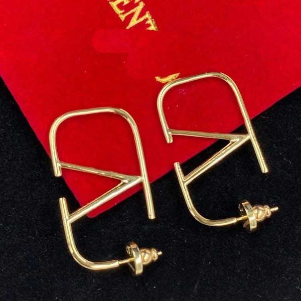 designer valentino earrings luxury v-shaped letter smooth gold plated fashion earrings 925 silver needle earrings female high-end fashion ac, Golden;silver
designer valentino earrings luxury v-shaped letter smooth gold plated fashion earrings 925 silver needle earrings female high-end fashion ac, Golden;silver