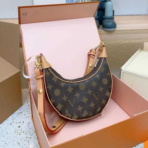 luxury designer ring bag horn shoulder wanderer wallet underarm cosmetics half moon shaped stick handbag crossbody metal chain series 01a
luxury designer ring bag horn shoulder wanderer wallet underarm cosmetics half moon shaped stick handbag crossbody metal chain series 01a