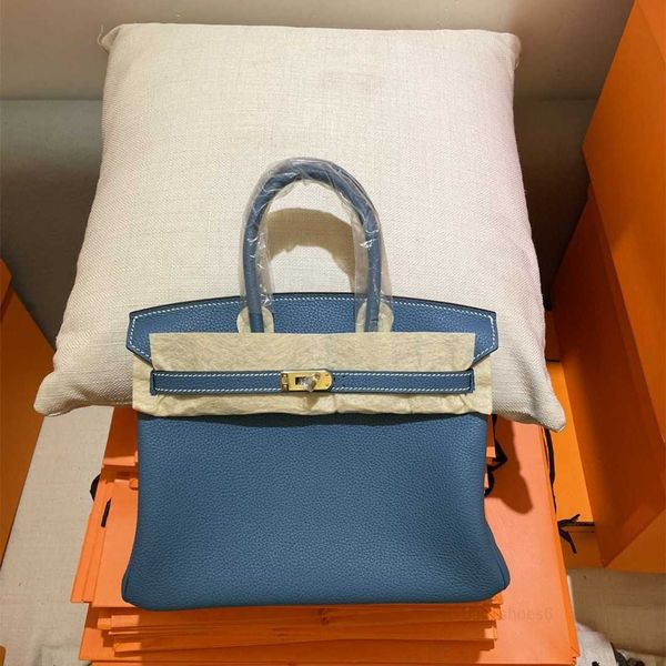 25cm handmade bag togo leather jean blue malachite colors brand purse wax line stitching silver or gold hardware women handbag pls contact
25cm handmade bag togo leather jean blue malachite colors brand purse wax line stitching silver or gold hardware women handbag pls contact