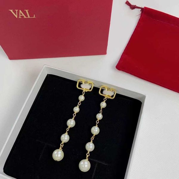 designer valentino earrings luxury pearl long tassel high-end temperament new brass material lady earrings female accessories jewelry stylis, Golden;silver
designer valentino earrings luxury pearl long tassel high-end temperament new brass material lady earrings female accessories jewelry stylis, Golden;silver
