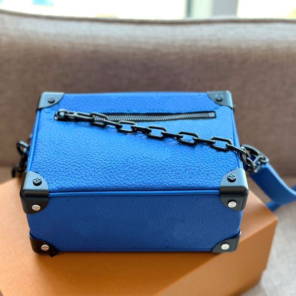 the latest cowhide hand-held crossbody bag fashion designer bag blue box pack 18x13x8 crossbody bag with box
the latest cowhide hand-held crossbody bag fashion designer bag blue box pack 18x13x8 crossbody bag with box