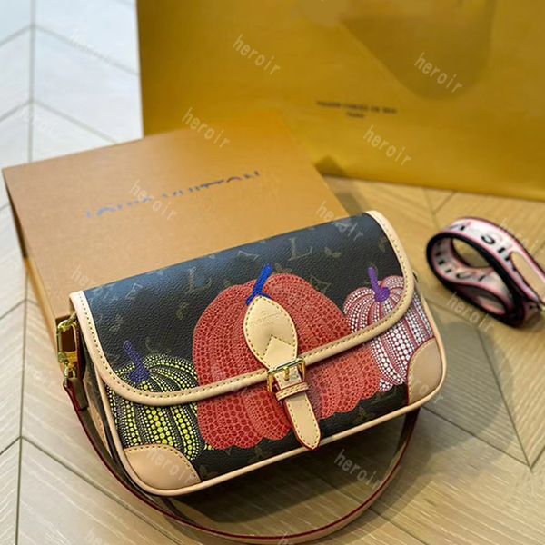 fashion shoulder bag totes 2023 genuine leather crossbody women old flower designer diane baguette handbag lady large-capacity strap embosse
fashion shoulder bag totes 2023 genuine leather crossbody women old flower designer diane baguette handbag lady large-capacity strap embosse