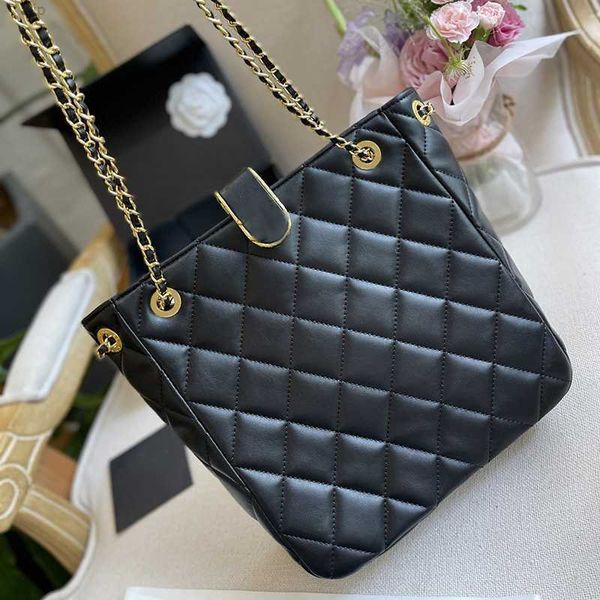 womens classic quilted magnetic buckle shopping bags gold metal hardware matelasse chain crossbody shoulder outdoor sacoche luxry designer h
womens classic quilted magnetic buckle shopping bags gold metal hardware matelasse chain crossbody shoulder outdoor sacoche luxry designer h