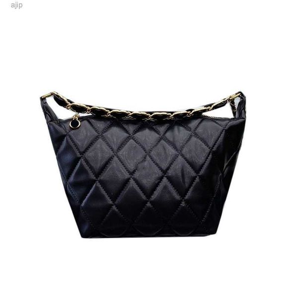 classic mini quilted hobos bags black solid color gold metal hardware chsin handle totes crossbody shoulder luxury designer handbags outdoor
classic mini quilted hobos bags black solid color gold metal hardware chsin handle totes crossbody shoulder luxury designer handbags outdoor