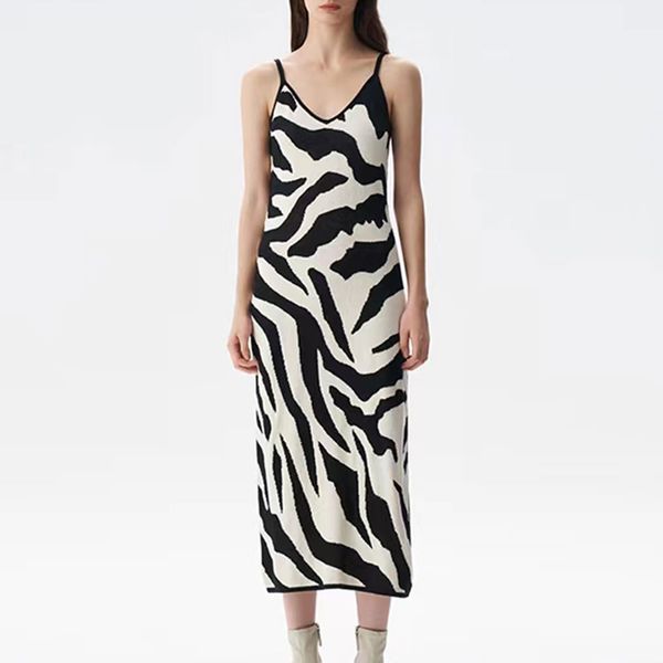 2023 designer dress, new zebra long knitted strap dress, slim printed long dress, Black;gray
2023 designer dress, new zebra long knitted strap dress, slim printed long dress, Black;gray