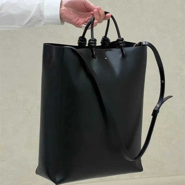 luxurys tote jil san solid color vertical square versatile tote handbag for early autumn 230815
luxurys tote jil san solid color vertical square versatile tote handbag for early autumn 230815