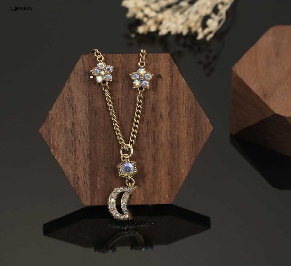 classic necklace for women jewelry chain colorful gemstone inlaid logo pendant necklace including box preferred gift, Silver
classic necklace for women jewelry chain colorful gemstone inlaid logo pendant necklace including box preferred gift, Silver