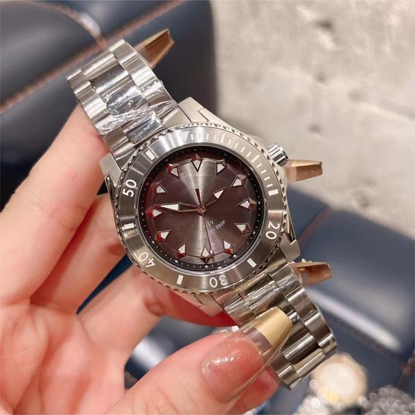 men's watch quartz movement all stainless steel fashion simple style sapphire glass fashion classic style brand watch without box 41mm, Slivery;brown
men's watch quartz movement all stainless steel fashion simple style sapphire glass fashion classic style brand watch without box 41mm, Slivery;brown