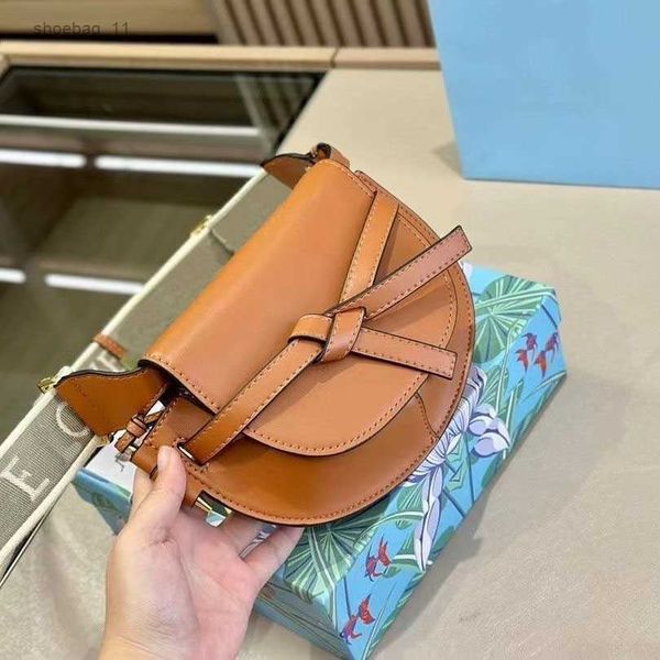 evening bags cross body luxury designer bag saddle bag embossed pebble calf leather bow bag detachable shoulder strap shoulder bag messenger
evening bags cross body luxury designer bag saddle bag embossed pebble calf leather bow bag detachable shoulder strap shoulder bag messenger