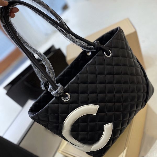 designer womens shoulder bag underarm bag black and white combination bag large capacity 28cm shopping bag carrying bun female coin purse ma
designer womens shoulder bag underarm bag black and white combination bag large capacity 28cm shopping bag carrying bun female coin purse ma