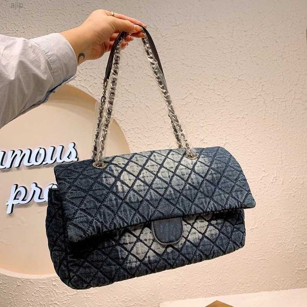 denim two-tone large maxi flap bags silver hardware matelasse chain crossbody shopulder metal turn lock luggage 2 colors choose tote handbag
denim two-tone large maxi flap bags silver hardware matelasse chain crossbody shopulder metal turn lock luggage 2 colors choose tote handbag