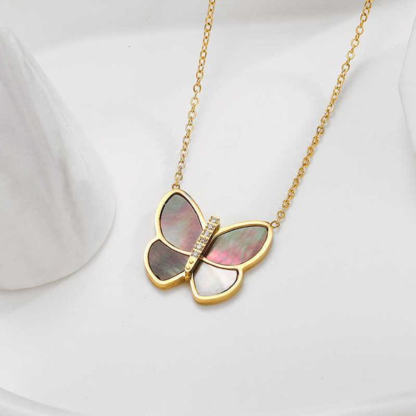 Designer Necklace Four leaf Clover Luxury Top natural lime Fritillaria Butterfly titanium steel versatile temperament style pendant Van Clee Accessories Jewelry
Designer Necklace Four leaf Clover Luxury Top natural lime Fritillaria Butterfly titanium steel versatile temperament style pendant Van Clee Accessories Jewelry