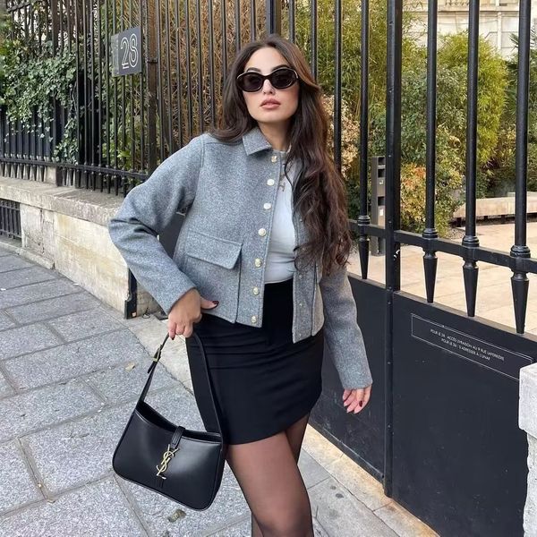 2023 new metal buckle lapel office high street elegant women's jacket polo collar fashion chic female coat, Black;brown
2023 new metal buckle lapel office high street elegant women's jacket polo collar fashion chic female coat, Black;brown