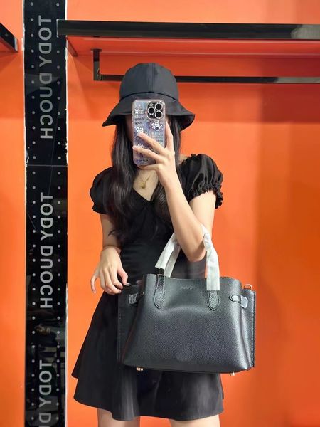 2023 new Haba coated sail material wear-resistant classic handbag cowhide leather original men's and women's shoulder bag fashion oblique handbag Tricolor release
2023 new Haba coated sail material wear-resistant classic handbag cowhide leather original men's and women's shoulder bag fashion oblique handbag Tricolor release