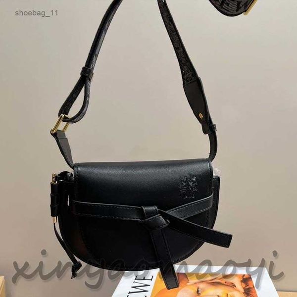 luxury shoulder bag for men and women designer underarm bag crossbody bag small saddle bag classic casual fashion light and comfortable v104
luxury shoulder bag for men and women designer underarm bag crossbody bag small saddle bag classic casual fashion light and comfortable v104