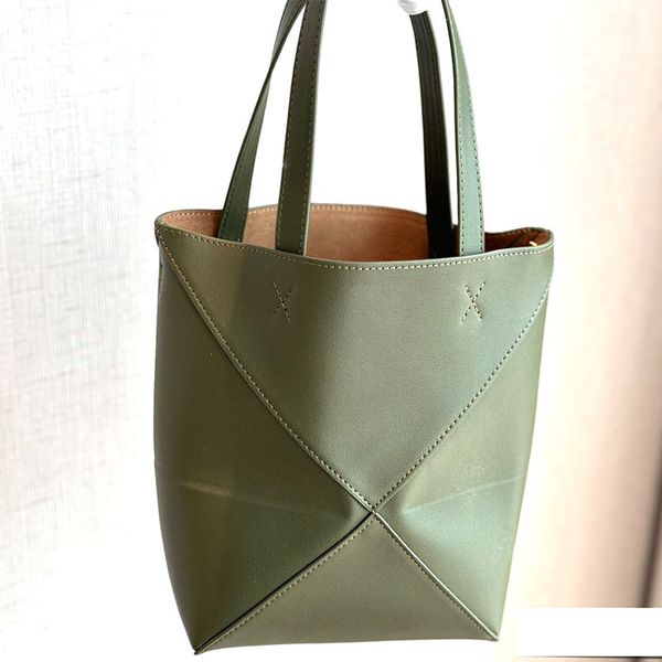 new fashion designer stream foldable bag hand-held crossbody bag crossbody bag 39x33 with box
new fashion designer stream foldable bag hand-held crossbody bag crossbody bag 39x33 with box