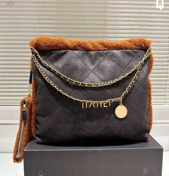 22 garbage bags lamb wool leather diamond hardware metal c buckle luxury handbag matelasse chain crossbody bag large shopping travel coin wa
22 garbage bags lamb wool leather diamond hardware metal c buckle luxury handbag matelasse chain crossbody bag large shopping travel coin wa