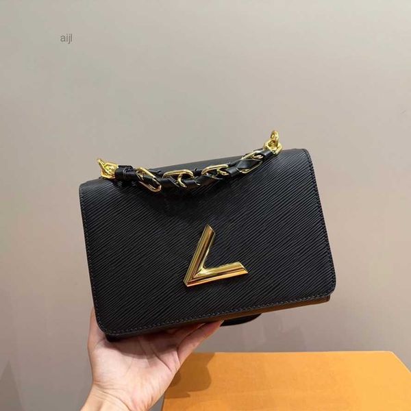 twist denim epi leather designer women shoulder bags v lock flap chain handbags twists woman crossbody bag lady pochette tote middle size bl
twist denim epi leather designer women shoulder bags v lock flap chain handbags twists woman crossbody bag lady pochette tote middle size bl