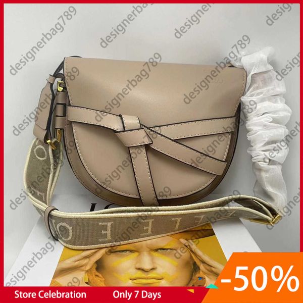 high-end puzzle designer saddles bag women's shoulder handbag real leather hand lift clamshell vintage wallet fashion embroidery wide s
high-end puzzle designer saddles bag women's shoulder handbag real leather hand lift clamshell vintage wallet fashion embroidery wide s