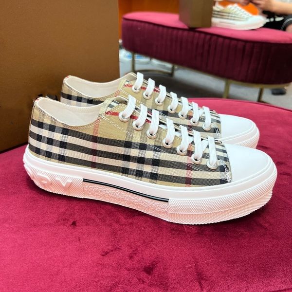 luxury brand stripes vintage casual shoes flat outdoor check sneakers thick sole season tones brand classic men's shoes 15, Red;white
luxury brand stripes vintage casual shoes flat outdoor check sneakers thick sole season tones brand classic men's shoes 15, Red;white