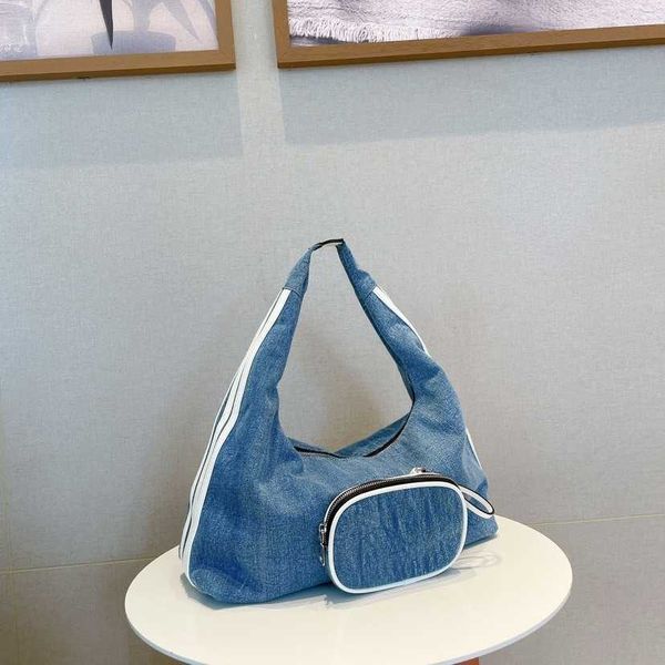 women s new korean net red contrast denim canvas large capacity tote bag one shoulder underarm 230830
women s new korean net red contrast denim canvas large capacity tote bag one shoulder underarm 230830