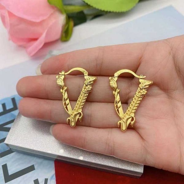 earrings designer v-shaped letter 925 silver needle niche design brass material fashionable and for women, Golden;silver
earrings designer v-shaped letter 925 silver needle niche design brass material fashionable and for women, Golden;silver