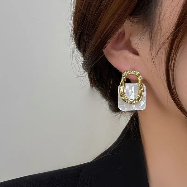 korea acrylic resin geometric square hanging stud earrings new fashion hollow metal trendy earrings jewelry gift wholesale yme051, Golden;silver
korea acrylic resin geometric square hanging stud earrings new fashion hollow metal trendy earrings jewelry gift wholesale yme051, Golden;silver