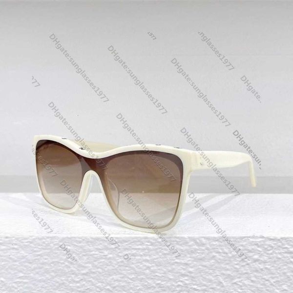 2023 new xiaoxiangjia letter tiktok same plate sunglasses women's versatile fashion 5418{category}, White;black
2023 new xiaoxiangjia letter tiktok same plate sunglasses women's versatile fashion 5418{category}, White;black