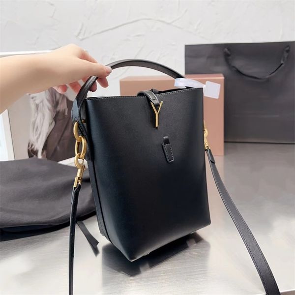 2023 woman mini bucket bags designer bag crossbody shoulder bags luxury handbag fashion totes cross body leather 5a
2023 woman mini bucket bags designer bag crossbody shoulder bags luxury handbag fashion totes cross body leather 5a