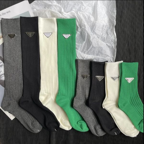 triangle label letter long tube double needle wide strip fashion stockings solid color luxury high appearance level women's socks, Black;white
triangle label letter long tube double needle wide strip fashion stockings solid color luxury high appearance level women's socks, Black;white