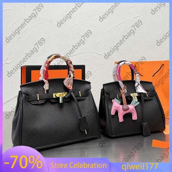 30cm/25cm brand designer tote shopping bag women luxuriou shoulder bags handbags simple leather satchel large capacity totes purses with loc
30cm/25cm brand designer tote shopping bag women luxuriou shoulder bags handbags simple leather satchel large capacity totes purses with loc