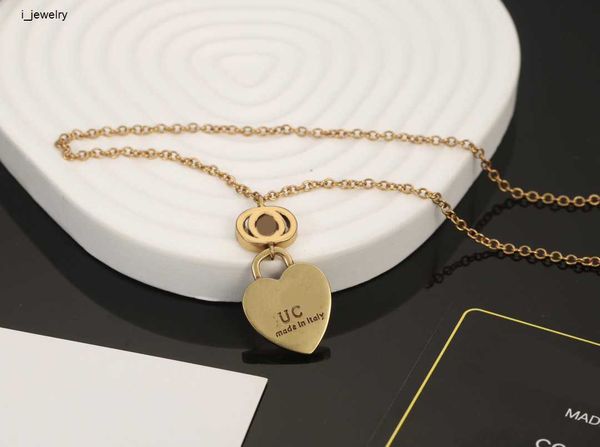 classic necklace for women jewelry electroplating 18k gold letter intaglio heart shaped pendant necklace including box preferred gift, Silver
classic necklace for women jewelry electroplating 18k gold letter intaglio heart shaped pendant necklace including box preferred gift, Silver