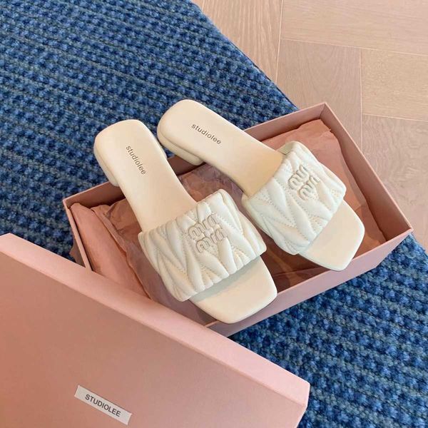 designer slippers miui slipper fashion flat bottom beach slippers pink sandal girl outdoor slides 3acp
designer slippers miui slipper fashion flat bottom beach slippers pink sandal girl outdoor slides 3acp