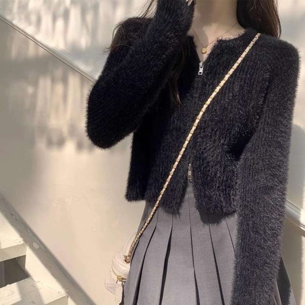 autumn and winter sweater for women design sense niche imitation mink velvet short soft wind coat, White;black
autumn and winter sweater for women design sense niche imitation mink velvet short soft wind coat, White;black