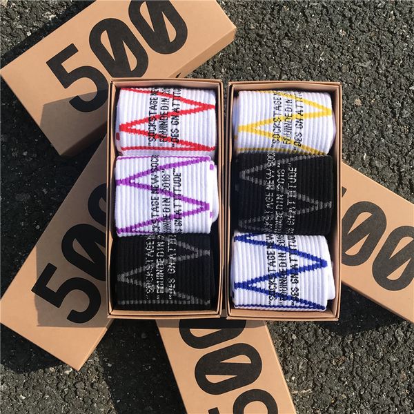 men s socks autumn fashion signed jointly skateboard sports white black trend hip hop lovers cotton 3 pairs box 230830
men s socks autumn fashion signed jointly skateboard sports white black trend hip hop lovers cotton 3 pairs box 230830