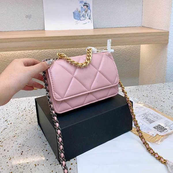 f/w woc women mini classic flap shoulder bag fashion genuine leather large matelasse rough gold chain vintage hand cosmetic clutch wallet ke
f/w woc women mini classic flap shoulder bag fashion genuine leather large matelasse rough gold chain vintage hand cosmetic clutch wallet ke