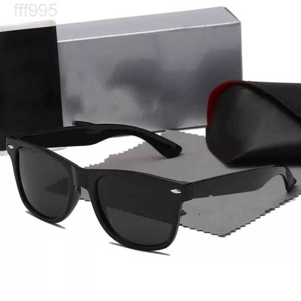 luxurys s uv400 raies polarized sunglasses men ban women pilot sunglasses designer eyewear glasses brand metal frame polaroid lens with box, White;black
luxurys s uv400 raies polarized sunglasses men ban women pilot sunglasses designer eyewear glasses brand metal frame polaroid lens with box, White;black