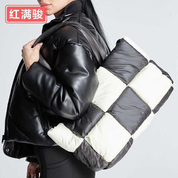 simple and soft down cotton suit tote bag women's black and white checked space cotton suit handbag small squared shoulder bag 230831
simple and soft down cotton suit tote bag women's black and white checked space cotton suit handbag small squared shoulder bag 230831