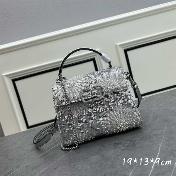 vltn designer elegant bag purse 23 spring/summer fashion versatile handbag crystal diamond buckle 3d beads pearl flower embroidery one shoul
vltn designer elegant bag purse 23 spring/summer fashion versatile handbag crystal diamond buckle 3d beads pearl flower embroidery one shoul