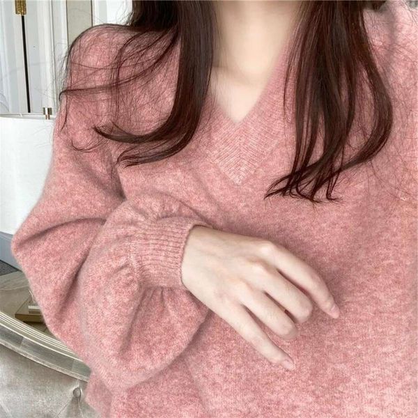 fairy pink v neck soft glutinous sweater for women in autumn and winter thick loose lazy sweet., White;black
fairy pink v neck soft glutinous sweater for women in autumn and winter thick loose lazy sweet., White;black
