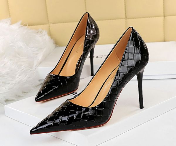 fashion new glossy lacquer leather woven fine heel super high heel shallow mouth pointed head nightclub women's singles size 34-43, Black
fashion new glossy lacquer leather woven fine heel super high heel shallow mouth pointed head nightclub women's singles size 34-43, Black