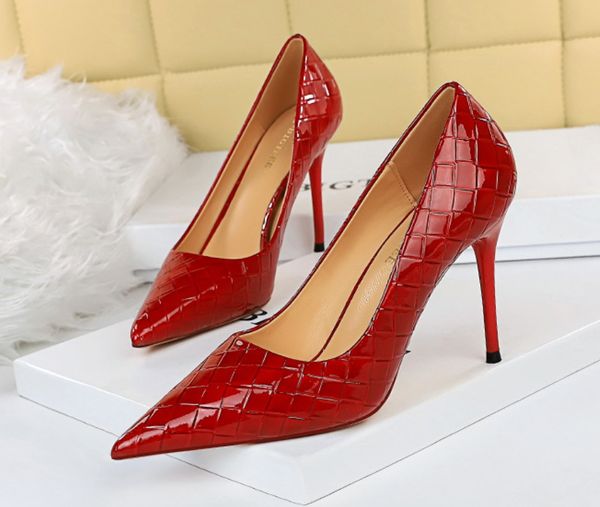 fashion glossy patent leather woven fine heels ultra-high heels shallow mouth pointed toe nightclub slimming women's shoes large size 3, Black
fashion glossy patent leather woven fine heels ultra-high heels shallow mouth pointed toe nightclub slimming women's shoes large size 3, Black