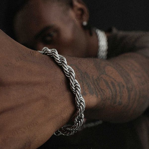 charm bracelets 2022 new 4mm width classic rope chain bracelet men handmade metal twist chain bracelet for men jewelry gift t230425, Golden;silver
charm bracelets 2022 new 4mm width classic rope chain bracelet men handmade metal twist chain bracelet for men jewelry gift t230425, Golden;silver